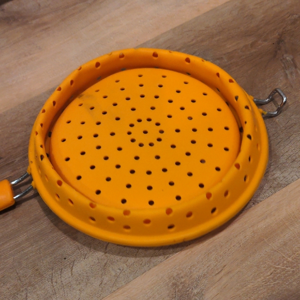 Collapsible‎ Orange Colander by Chef'n - Picture 6 of 6